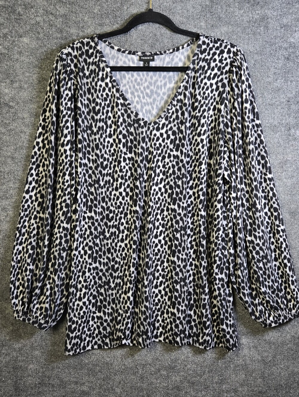 Torrid Top Womens 3X Black White Animal Print Knit V Neck Boho Long Sleeve